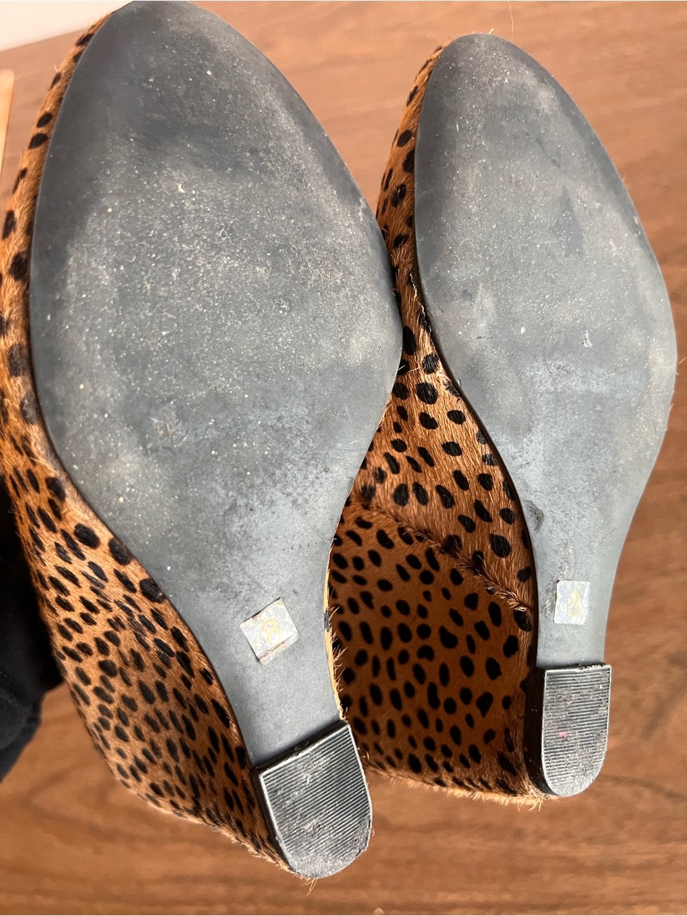 Banana Republic Leopard Calf Hair Wedge Pumps Heels Size 8 Glam Maximalist - Picture 6 of 7